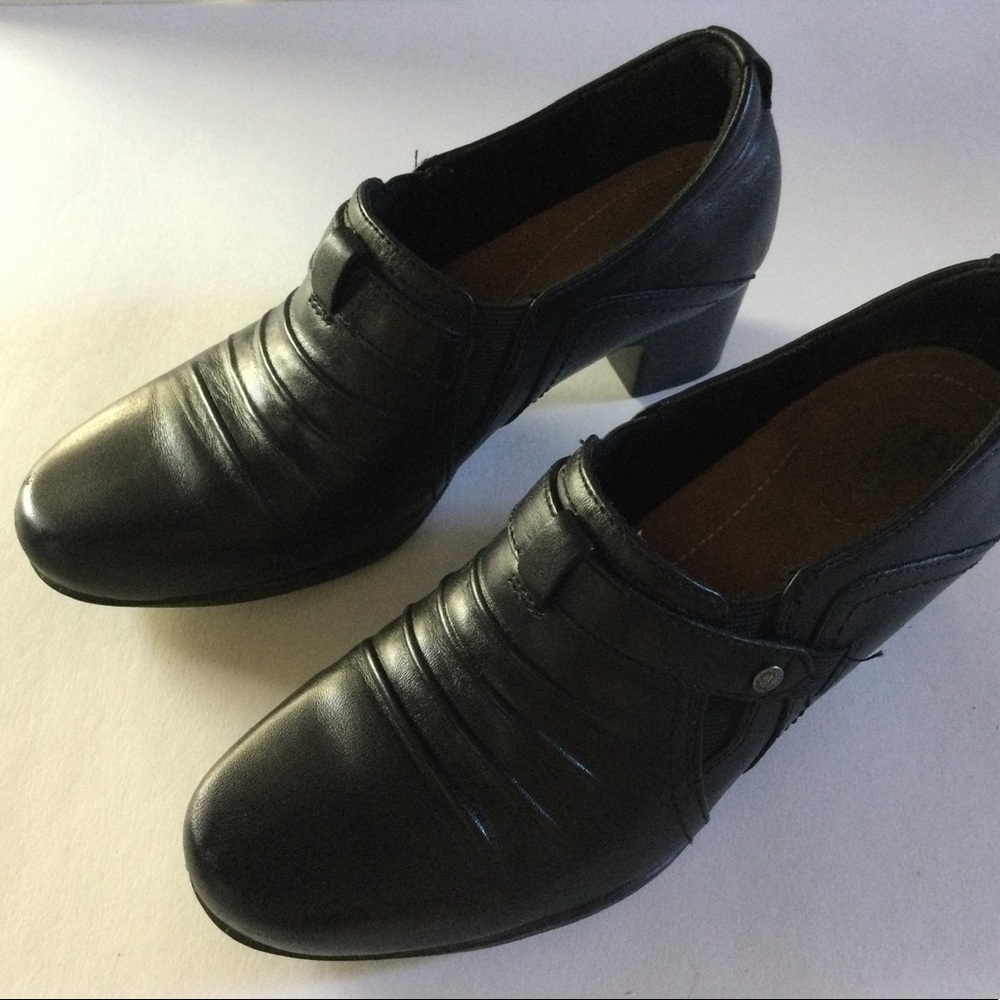 Clarks Artisan Women’s Size 6.5M Black Shoe Ankle Boots Very Good Condition